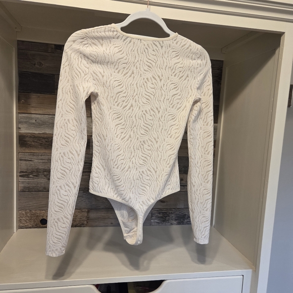 Babaton By Aritzia Cream Patterned Long Sleeve Thong Bodysuit- Very Flattering!! - Picture 8 of 9